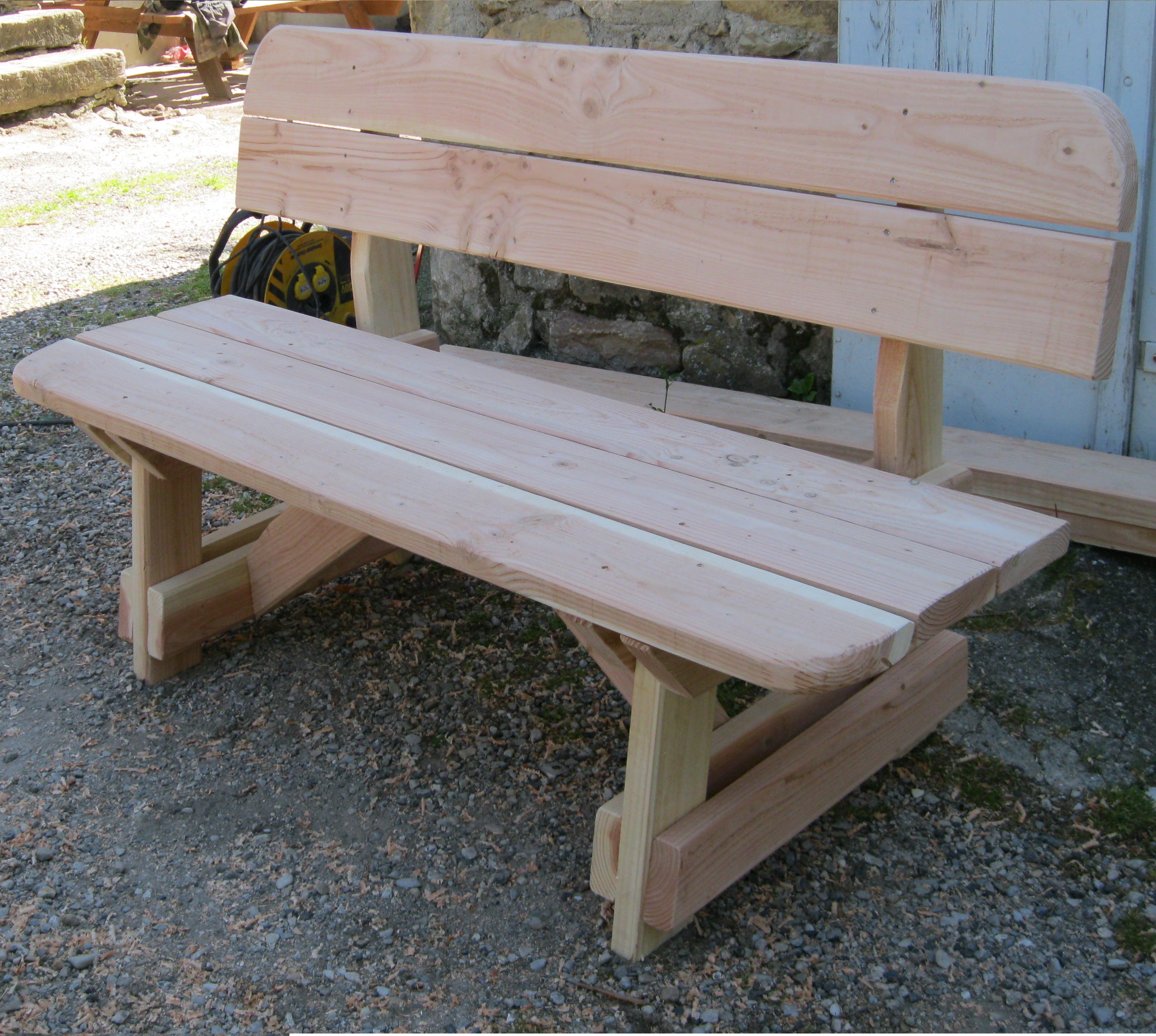 Petit banc de jardin  Banc jardin, Petit banc en bois, Petit banc