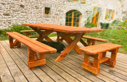 Mobilier de jardin en bois à Saint-Affrique